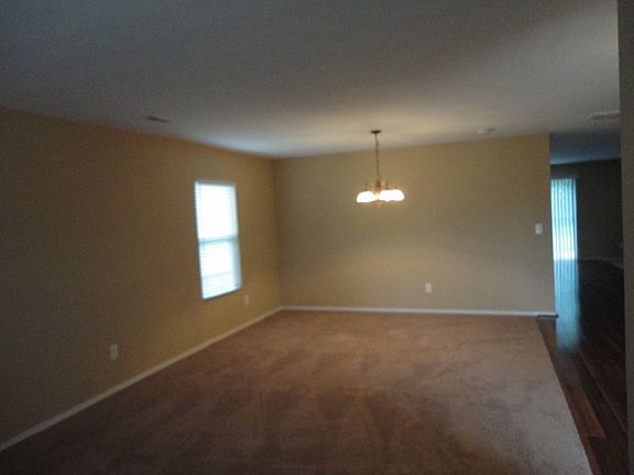 3rd image of 808 Willow Creek Dr