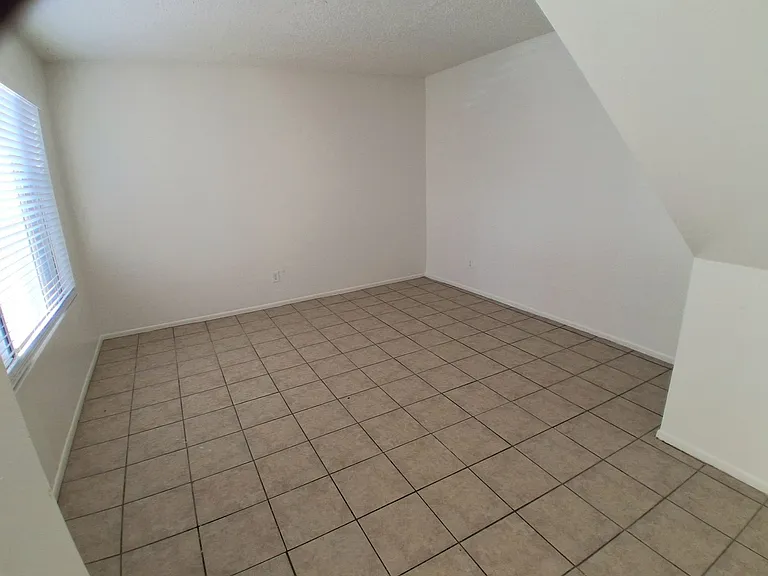 1715 E. Pepper Circle — Photo 14