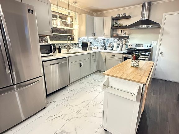 3rd image of 3244 Cloverwood Dr