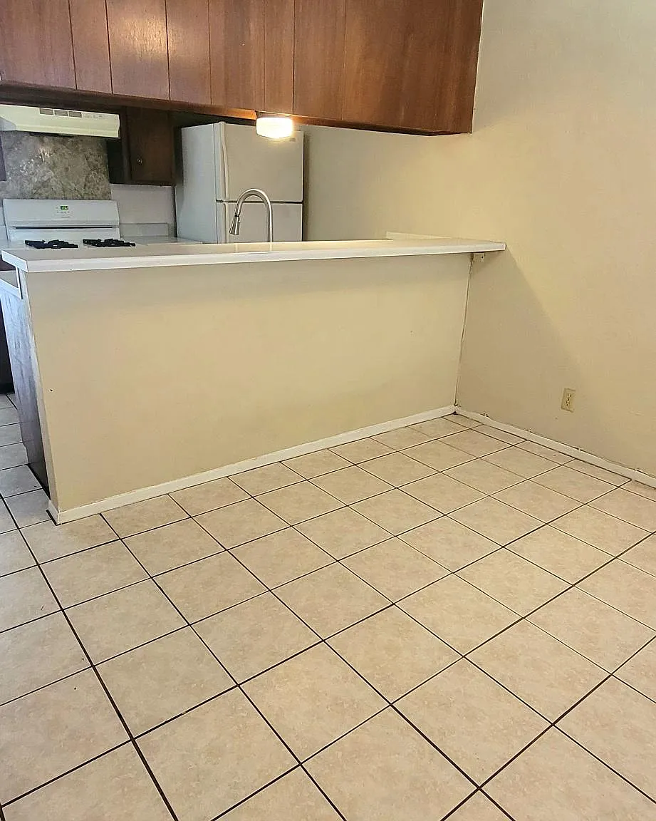 2 bed, 900 sqft, $1,300 — Photo 2
