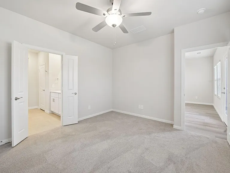 717 Leavenworth Dr — Photo 16