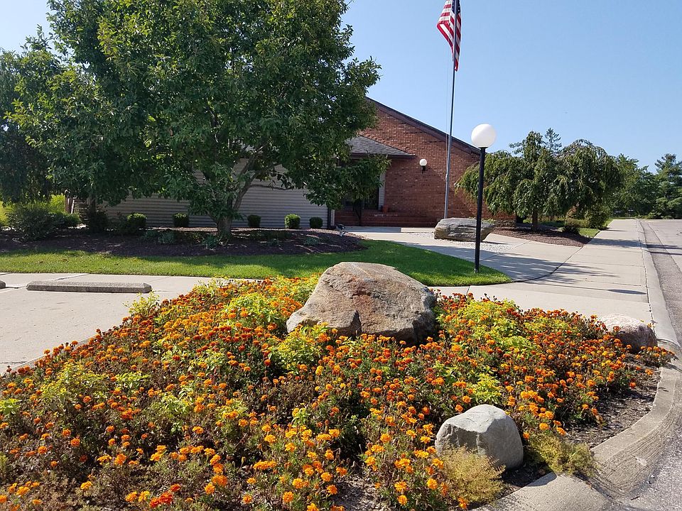 Beautiful well maintained grounds