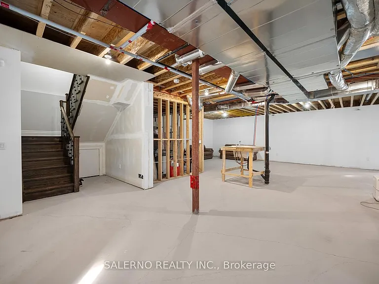 11 Compton Cres — Photo 36