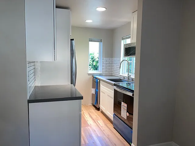 Building Photo - 1115 16th Ave #10