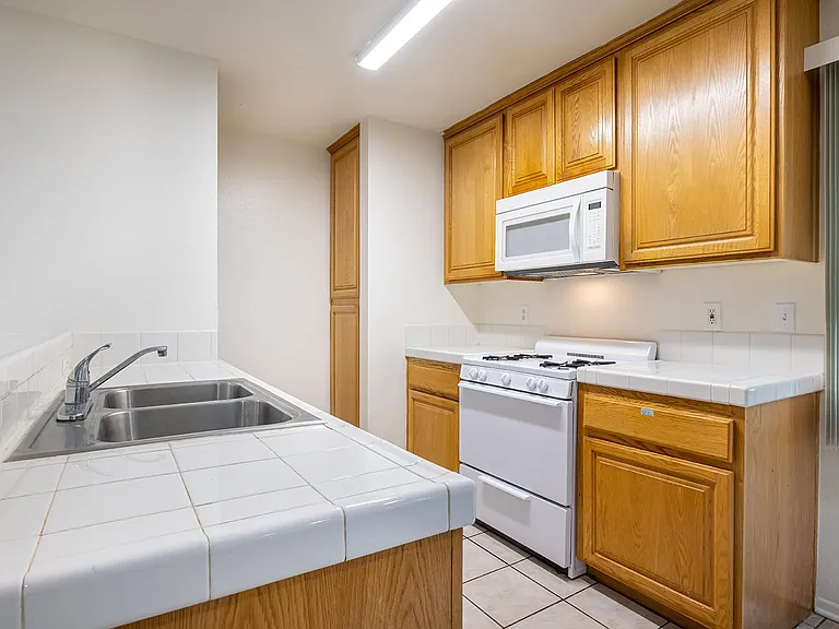 1189 W 36th St #4-5 — Photo 19