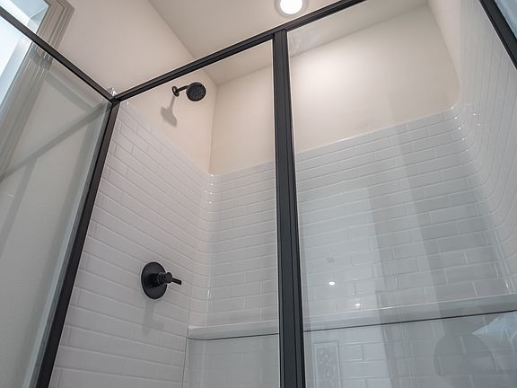 2nd image of 185 Marquis Way #2790f78ed