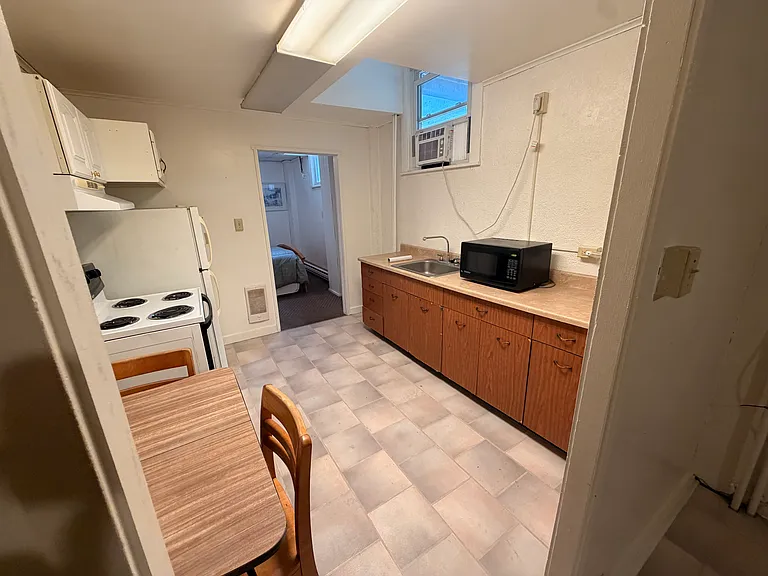 1046 Pike Run Dr #C — Photo 3