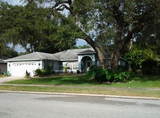 957 Oakview Rd, Tarpon Springs, FL 34689