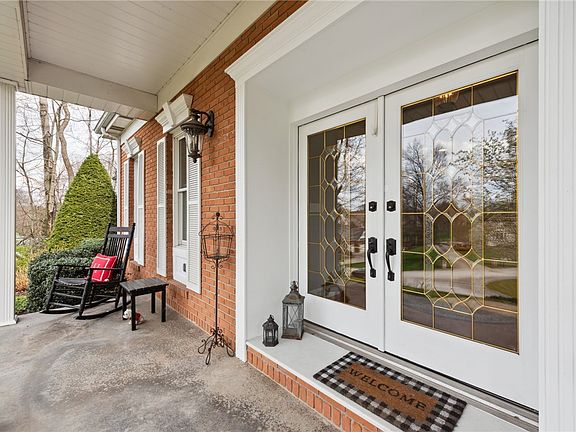 3rd image of 109 Woodbrook Ct