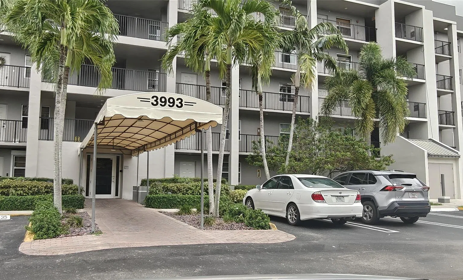 2 bed, 2.0 bath, 1357 sqft, $2,550 — Photo 2
