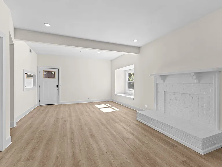 218 Cross Timbers Dr — Photo 2