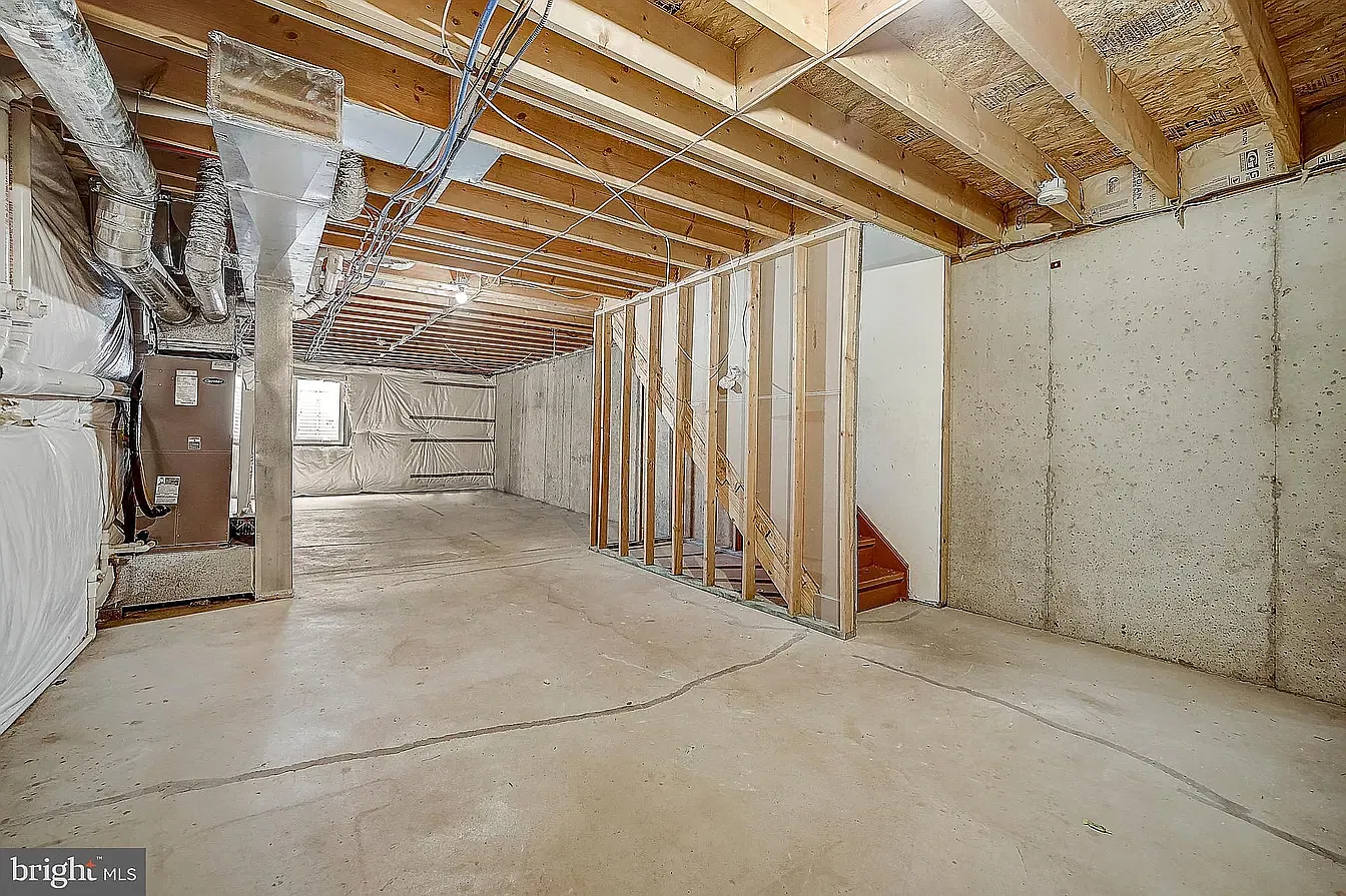 3 bed, 2.5 bath, 1408 sqft, $2,500 — Photo 3