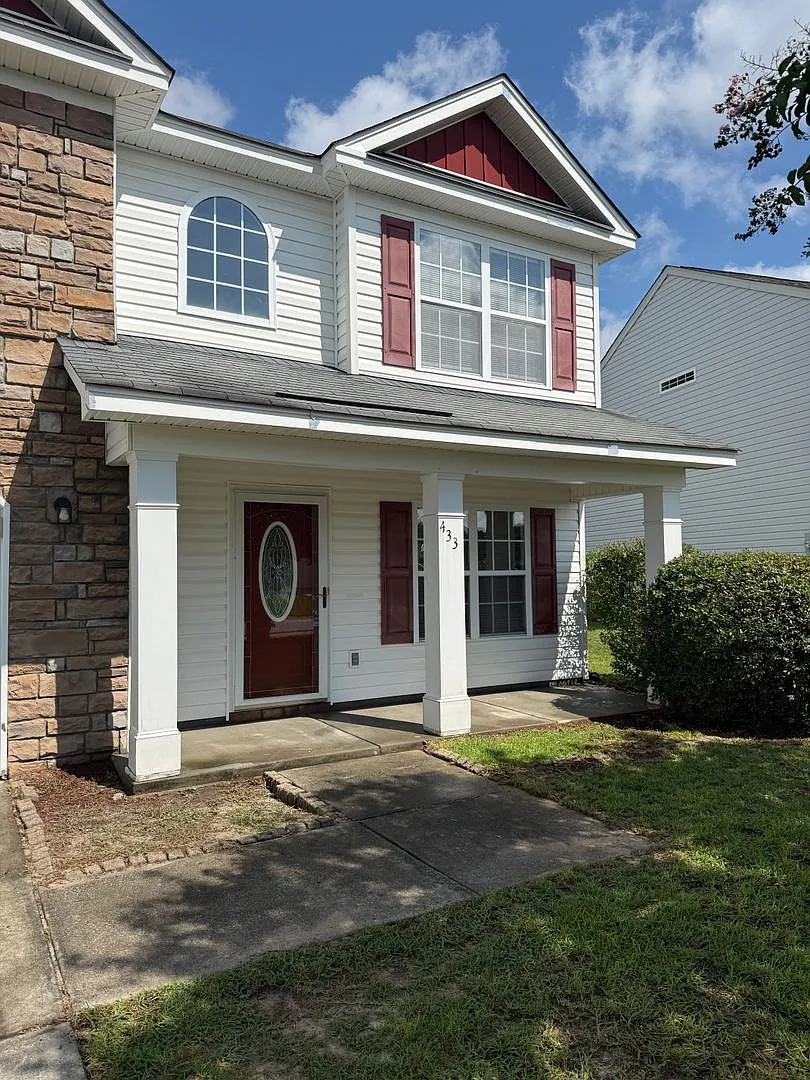 Beautiful 4 Bedroom Home in Farrow Pointe Minutes from Downtown Columbia — Photo 2