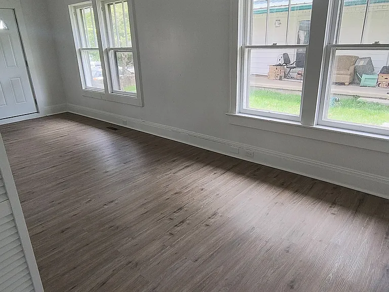 352 Main St — Photo 13
