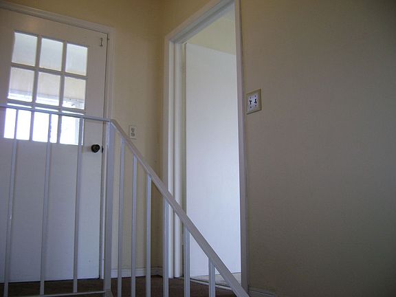 4th image of 3290 SW 42nd Ave