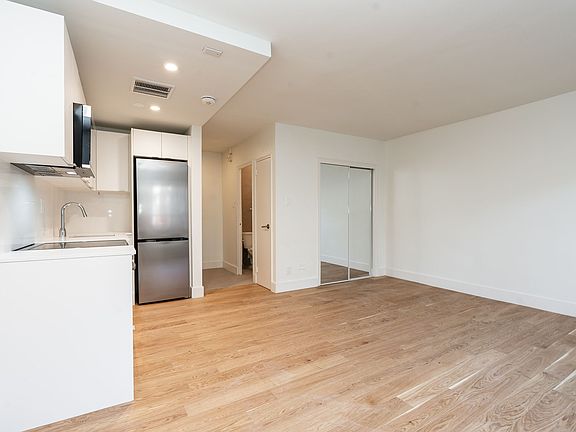 4th image of 55 Hendrick Ave #1082852