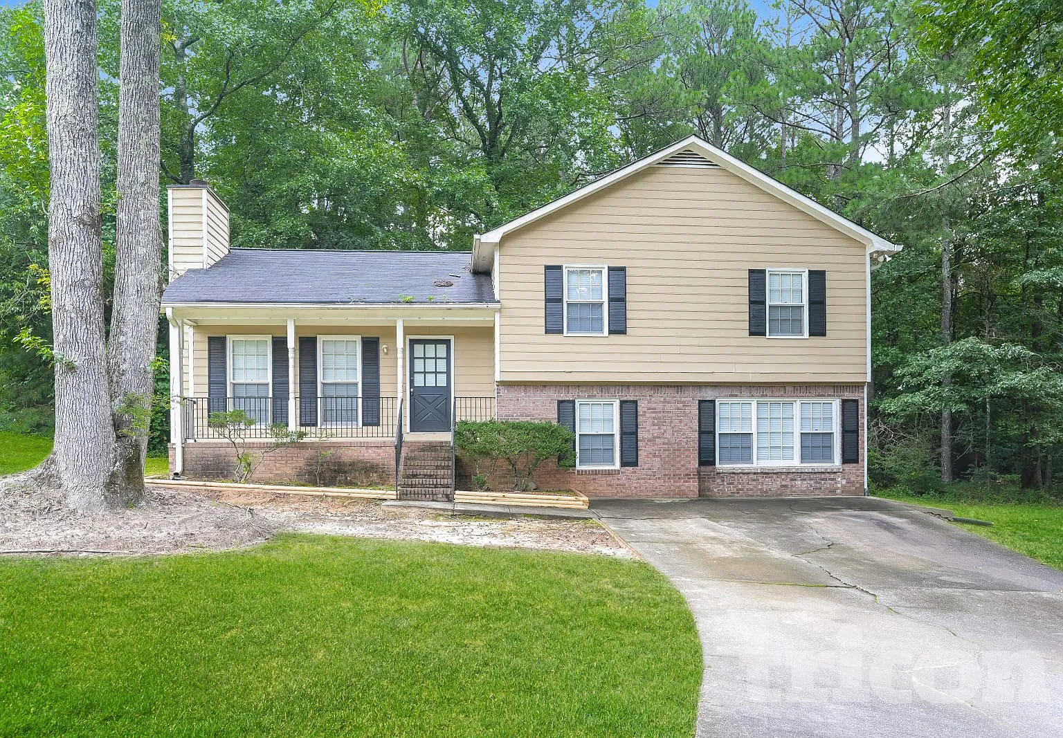 1202 Holly Hills Drive Lilburn GA — Photo 2