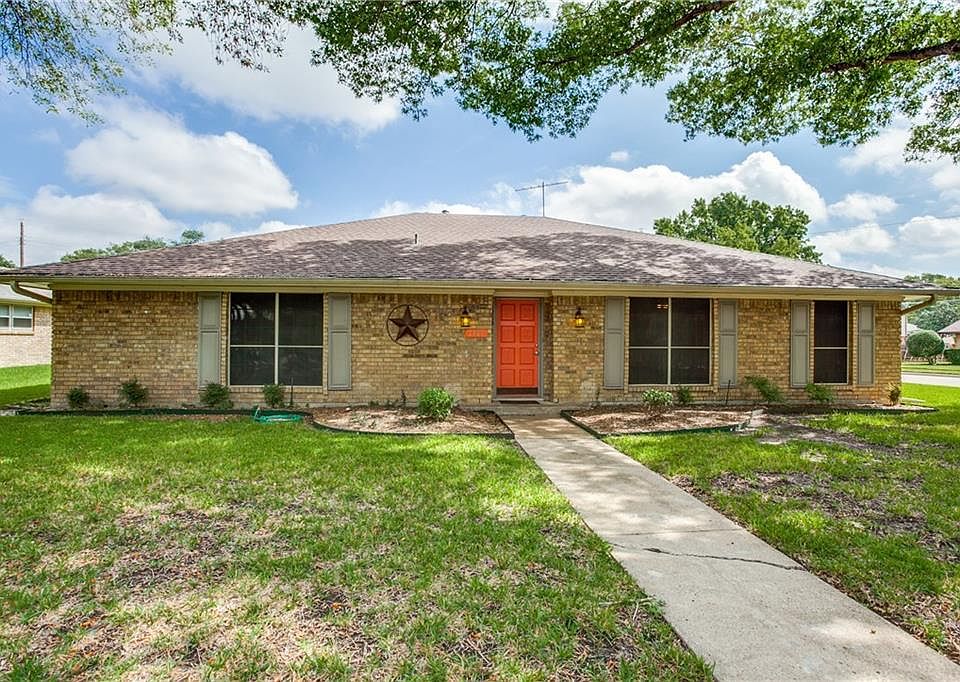 1st image of 2906 Canyon Brook Dr