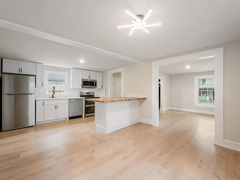 553 Highland Ave — Photo 9