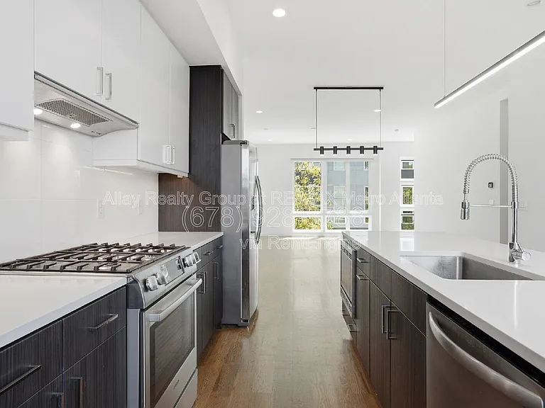 1463 La France St NE #8 — Photo 12