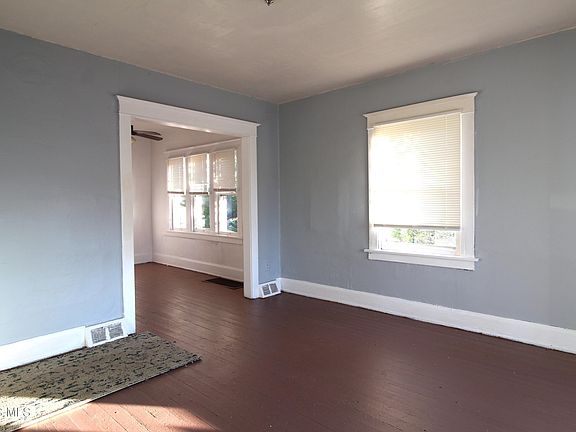 5th image of 438 2nd St