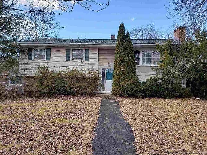 1st image of 1 Highland Ct