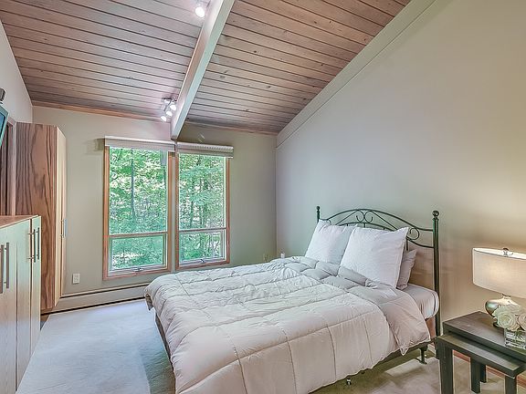 5th image of 34111 Quaker Valley Ln