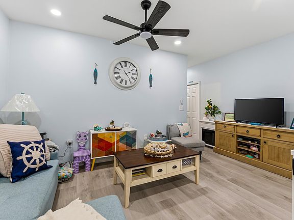 5th image of 5600 Seaview Ave #1