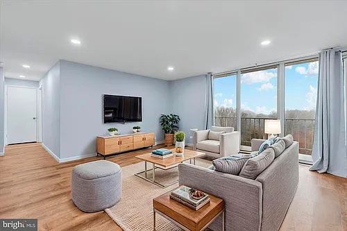 4520 King St #601 Photo 1