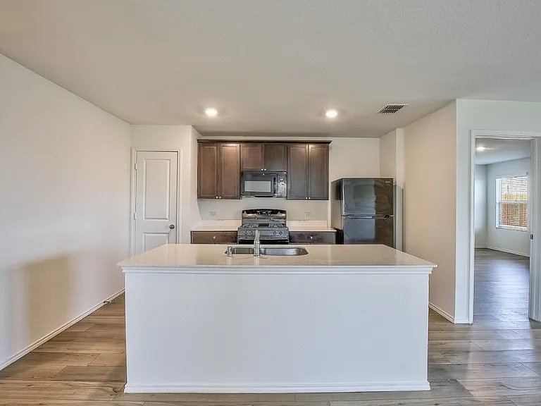 444 Frio Pass Trl — Photo 4
