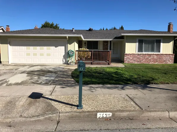7470 Santa Theresa Dr, Gilroy, CA 95020