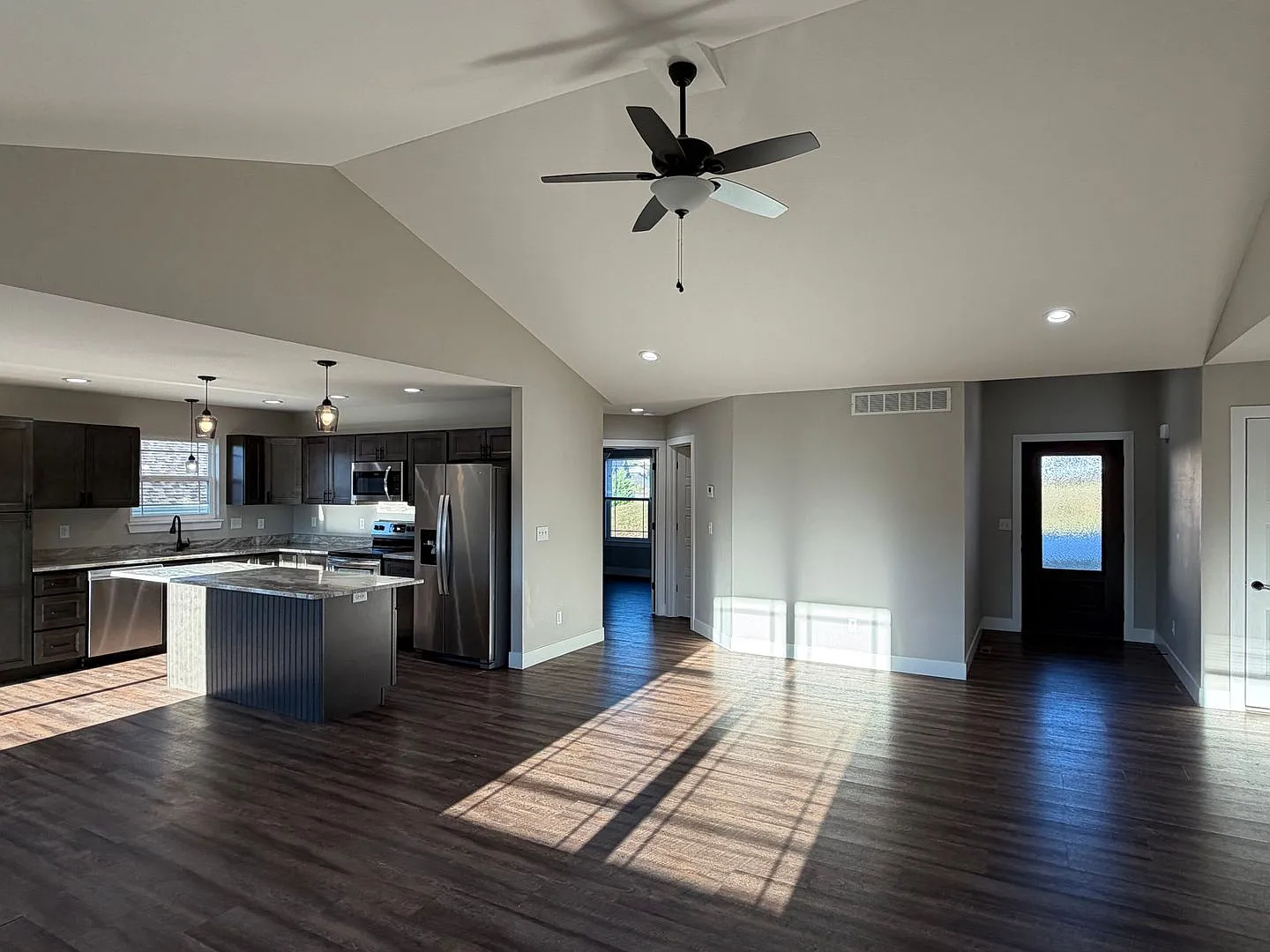 5 Bed 3 Bath With Fence In Waynesville! Act Now! — Photo 3