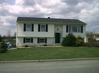 18 Pembroke Rd, Washingtonville, NY 10992