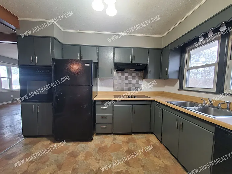 9909 Wheeling Ave — Photo 6
