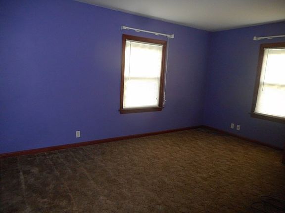 4th image of 467 Forest Lawn Blvd