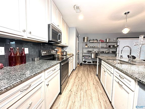 5th image of 133 White Rock Dr