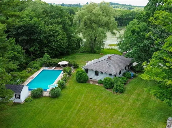 34 Douglas Rd, Sutton, MA 01590