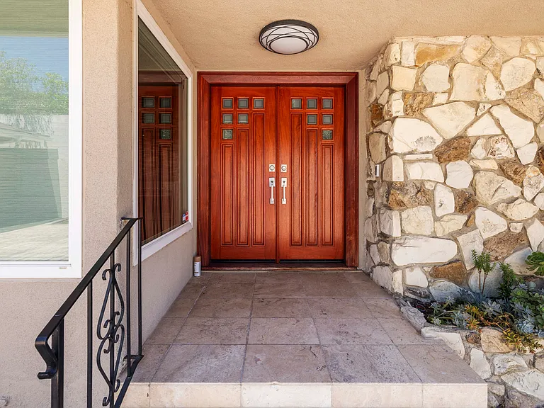 1808 Fern Ln — Photo 4