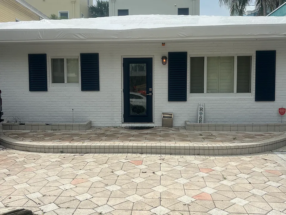 338 Oak St