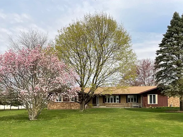 W8068 County Rd E, Beaver Dam, WI 53916