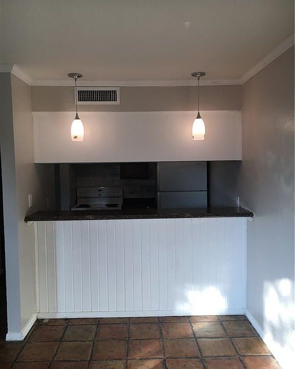 1st image of 2702 Douglas Ave #105