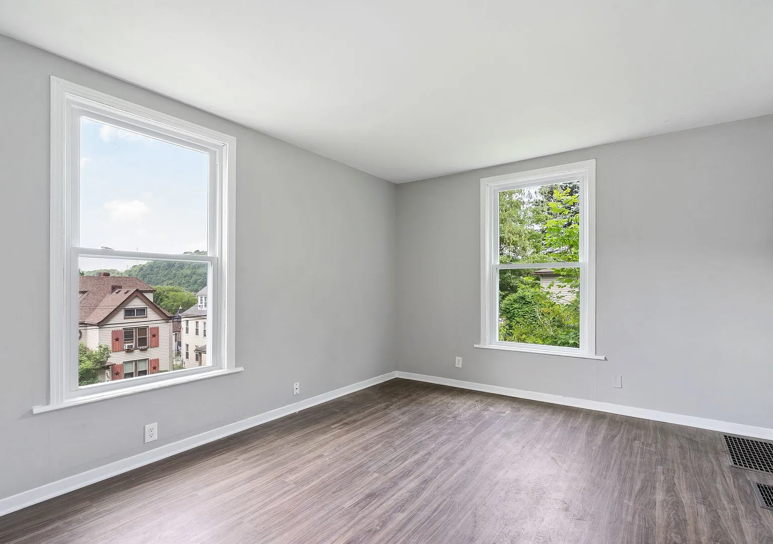 3 bed/1 Bath Home on a Quiet Street in Wilmerding - Spacious Rooms - Available 9/1 — Photo 4