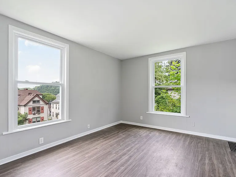 325 Welsh Ave — Photo 4