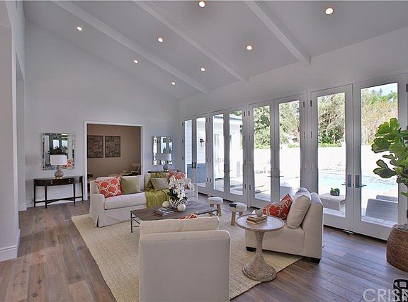 2nd image of 5158 Louise Ave