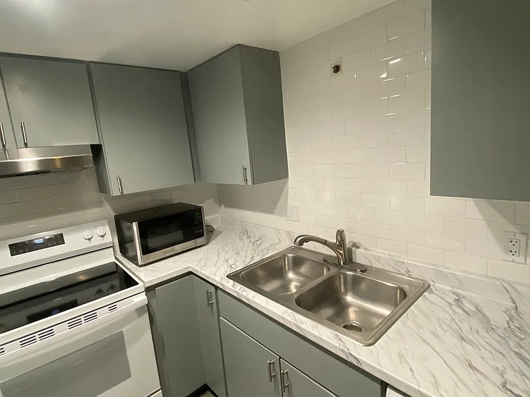 624 S 500 W #3 — Photo 2