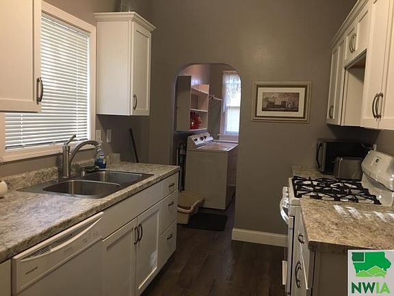 4th image of 415 Turner St