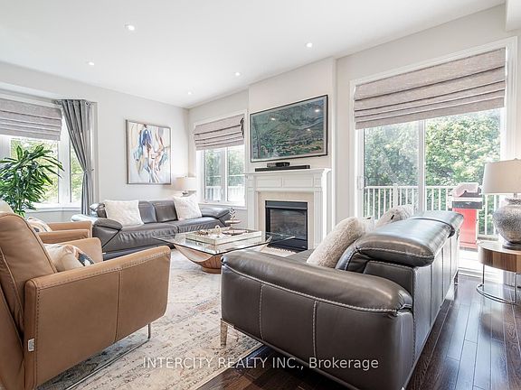 5th image of 1331 Major Mackenzie Dr W Unit 116