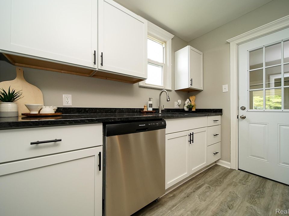 36807 Jefferson Ave, photo 20