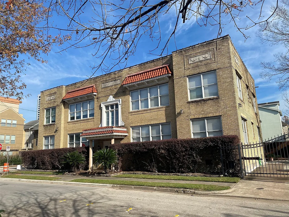 Building Photo - 3015 Caroline St #D