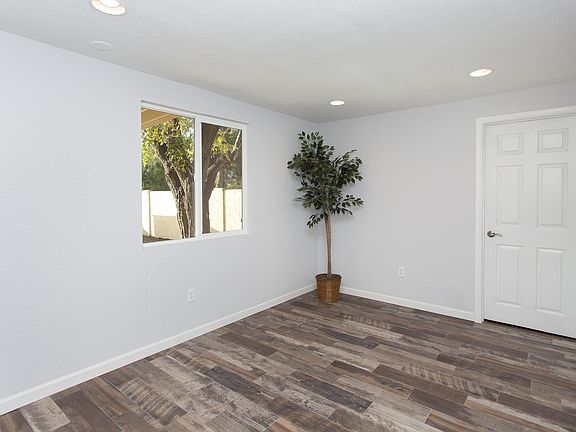 4th image of 3511 E Voltaire Dr